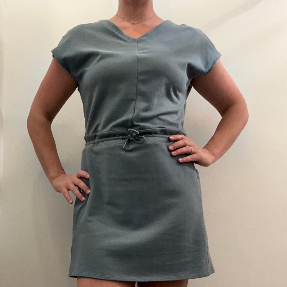 Patagonia Women’s Medium Organic Cotton Roaming Dress in Plume Grey